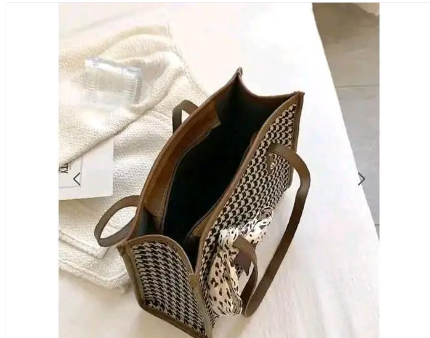 Handbags makkhi